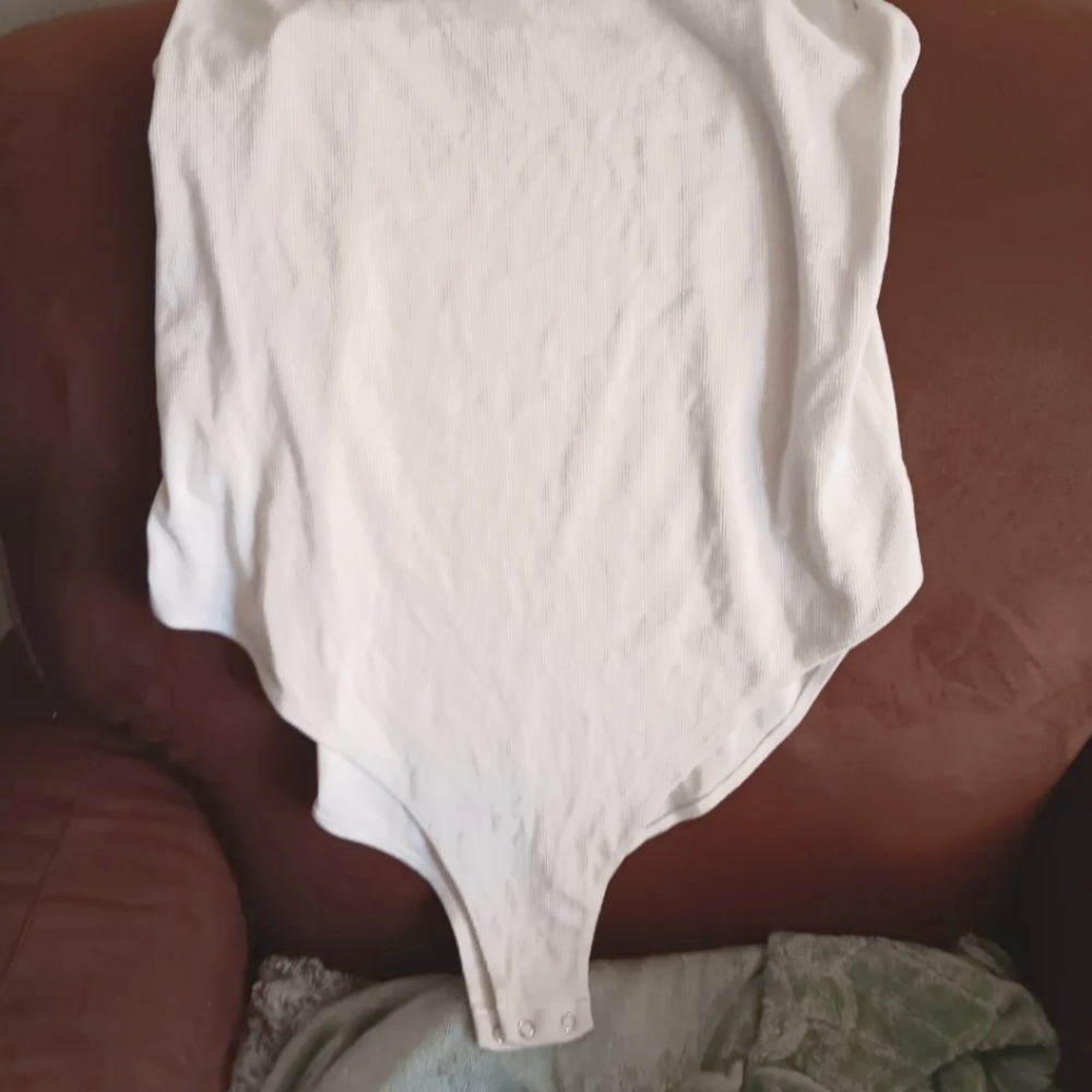 Bodysuit size.xl wild fable white worn once